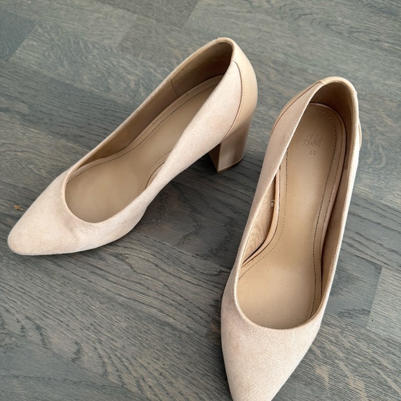 Beige/Brown Faux Suede & Patent Leather Heel Size 40/Womens 8.5 - Picture 2 of 5